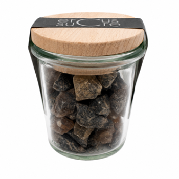 Glas mit braunen Kandiskristallen von Ercus und Holzdeckel